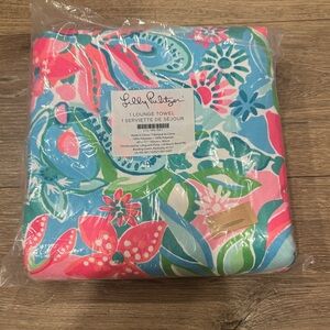 Lilly Pulitzer Vibrant Floral Lounge Towel